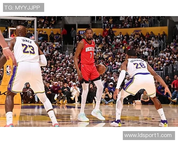 戈贝尔罚球失误频频杜兰特无奈露出搞笑表情引发热议