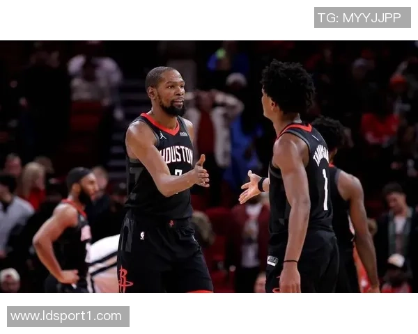 战力榜：雷掘火稳前3活塞4湖人6太阳7勇士16开拓者20快船21