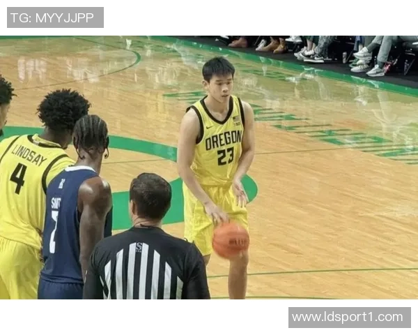 林葳压哨三分助俄勒冈逆转半场表现精彩砍下11分2助攻