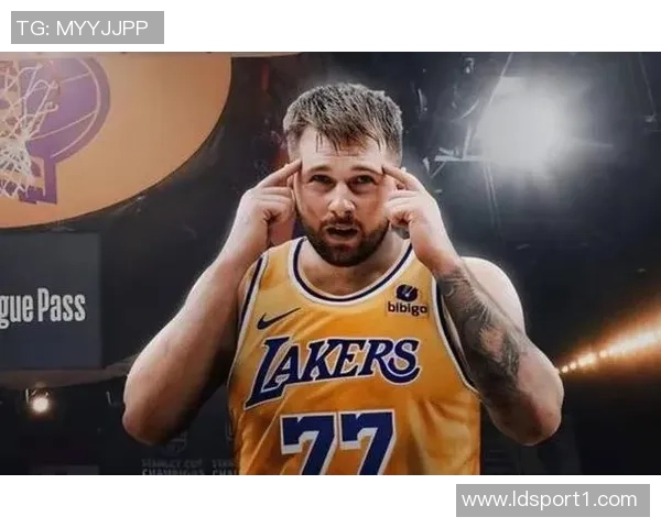 东契奇赞詹姆斯复出表现出色期待他在赛场上的精彩回归 东契奇赞詹姆斯复出表现出色期待他在赛场上的精彩回归