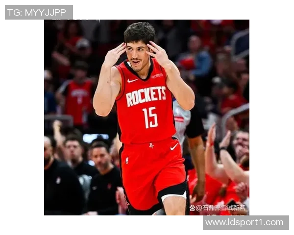 范弗里特称赞阿门打控卫表现逐渐提升适应能力显著增强 范弗里特称赞阿门打控卫表现逐渐提升适应能力显著增强