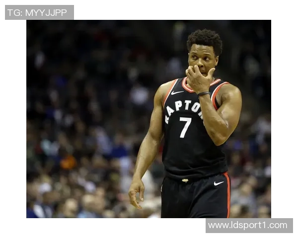 猛龙全场球迷热烈致敬洛瑞绝对功臣在垃圾时间重返赛场引发掌声