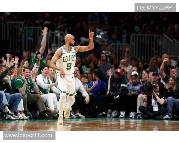 怀特下半场狂砍25分自信发言关键球绝不失手