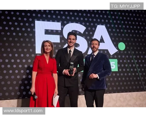 阿森纳中场赖斯荣获FSA年度最佳男子足球运动员殊荣