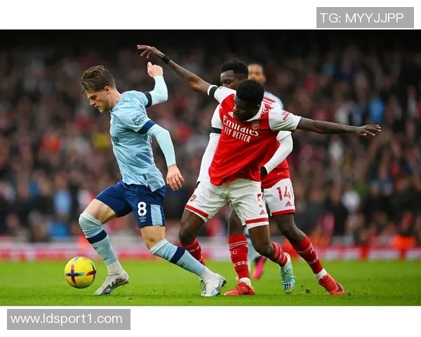 杰拉德指出阿森纳应关注自身机会把握而非手球争议判罚 杰拉德指出阿森纳应关注自身机会把握而非手球争议判罚