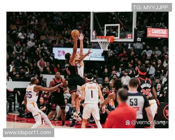 米勒三节狂砍23分表现抢眼三分球命中率高达44首节独得11分 米勒三节狂砍23分表现抢眼三分球命中率高达44首节独得11分