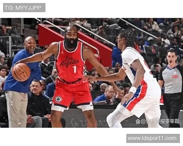 西部球探分析快船现状哈登小卡并非问题关键需加强防守阵容 西部球探分析快船现状哈登小卡并非问题关键需加强防守阵容